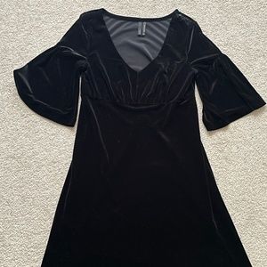 Black Velvet Dreds — Mid-length bell sleeves, Size Medium